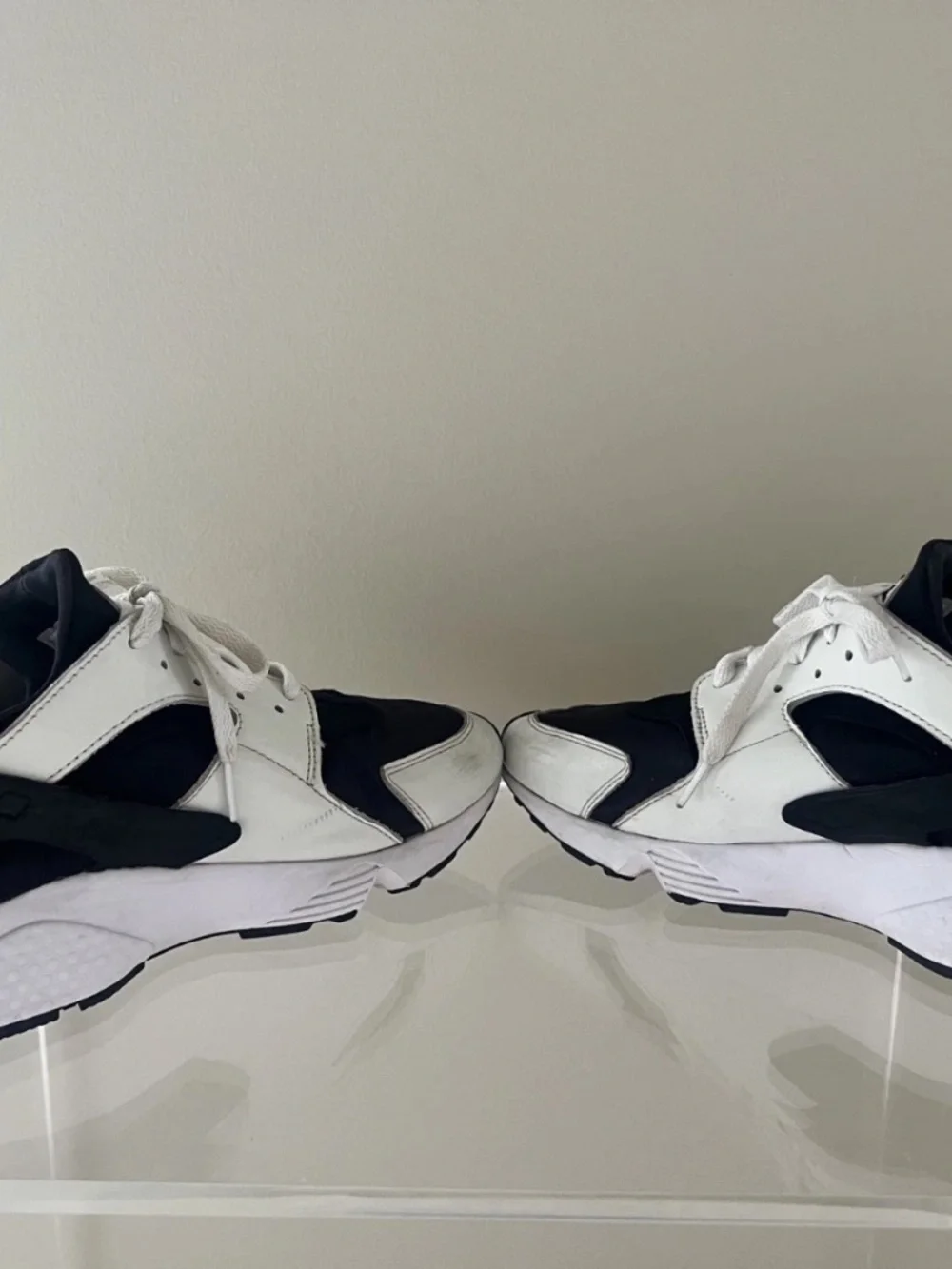 Nike Air Huarache OG Orca Mens Sneakers Size 11 Black/White